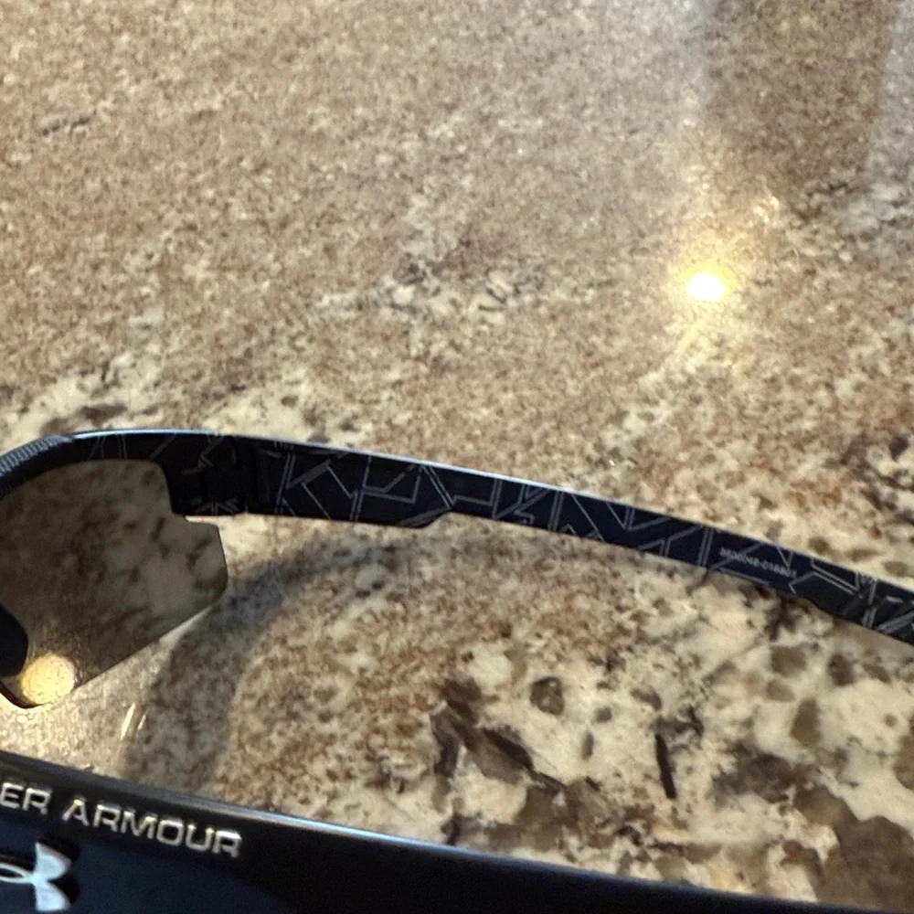 Under Armour Nitro L Black Sports Sunglasses Youth with case